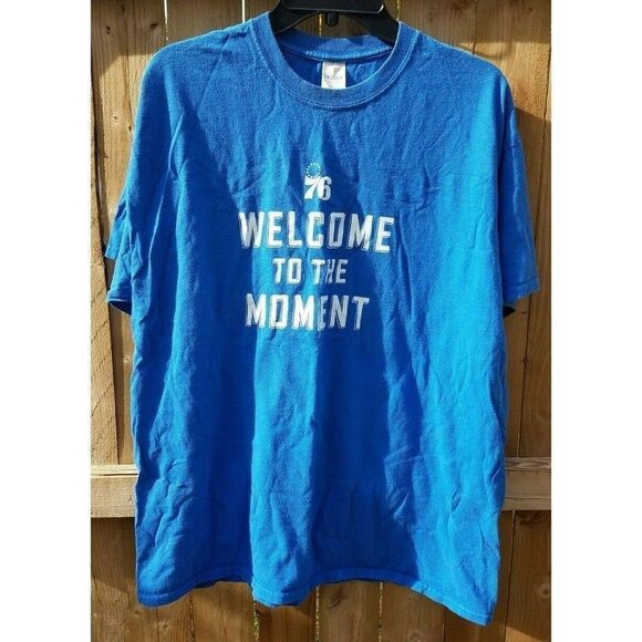 Men's T-Shirt Tee Size XL by Gildan Philadelphia 76ers Basketball - Picture 1 of 6